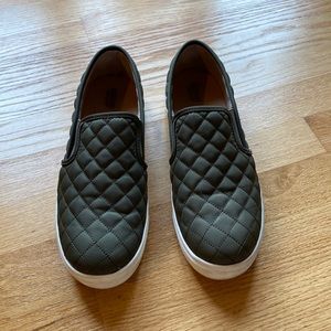 Mossimo Olive Green Women’s Quilted Flats - size 9.5